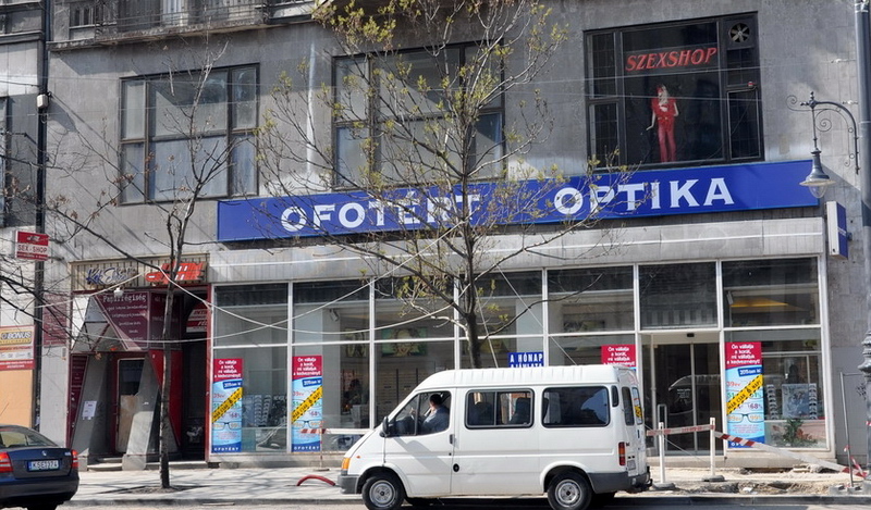 Intim Center utcafront
